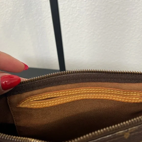 Louis Vuitton Speedy 30 Bag - Picture 8 of 11